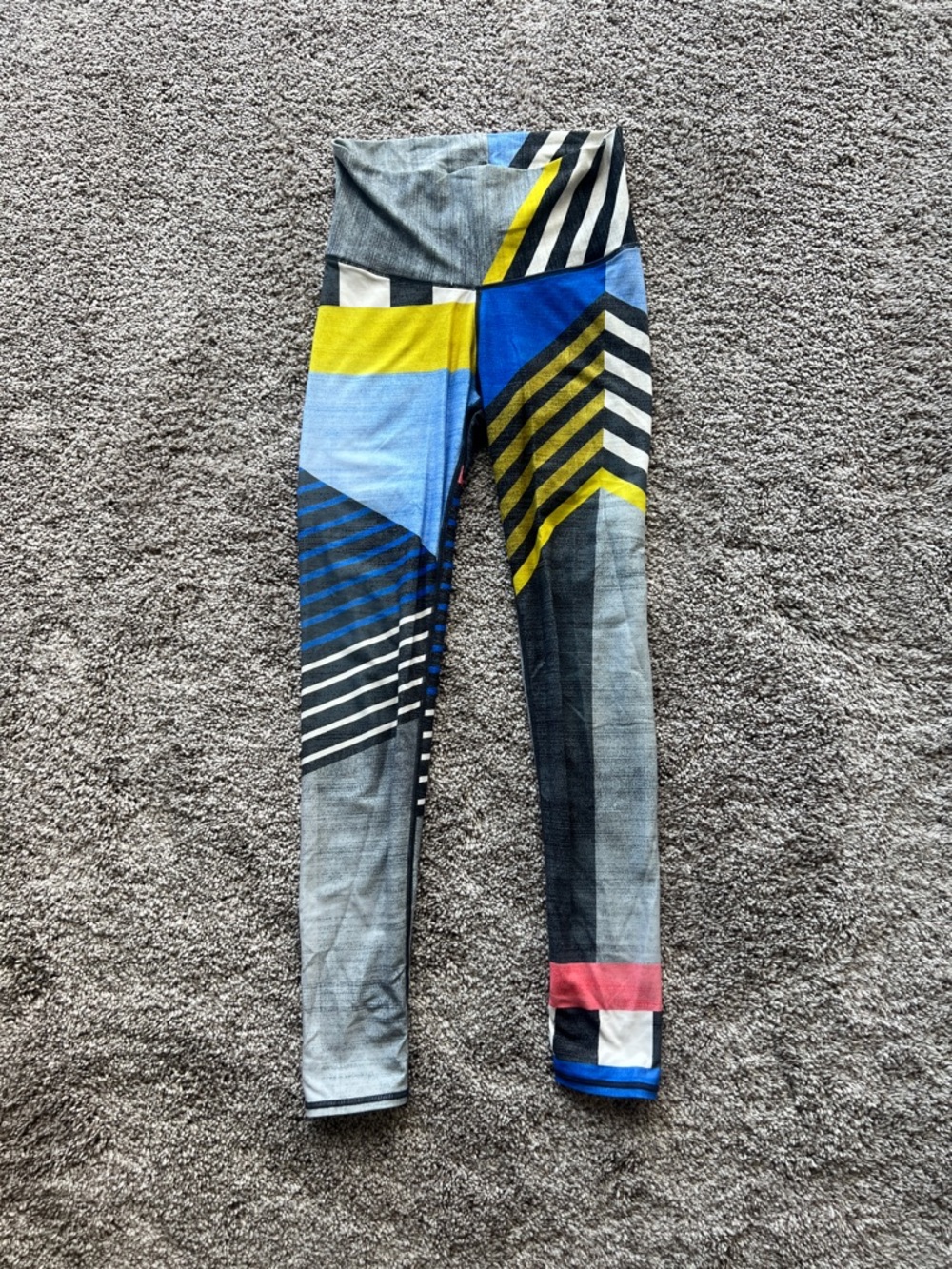 Niyama Sol Geometric Print Leggings in Blue, Yellow, Black, Gray, Pink